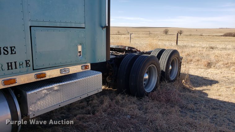 image for item DF7381 1989 International 9300 Eagle semi truck