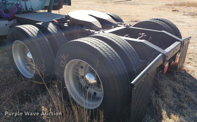 image for item DF7381 1989 International 9300 Eagle semi truck