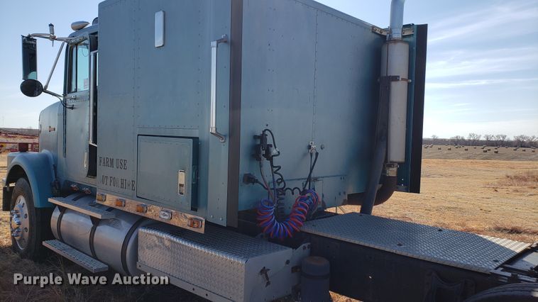 image for item DF7381 1989 International 9300 Eagle semi truck