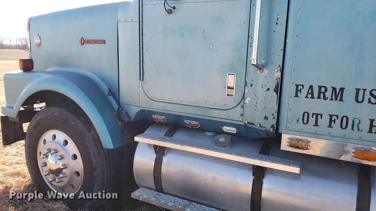 image for item DF7381 1989 International 9300 Eagle semi truck