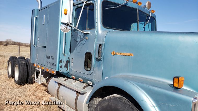 image for item DF7381 1989 International 9300 Eagle semi truck