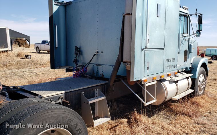 image for item DF7381 1989 International 9300 Eagle semi truck