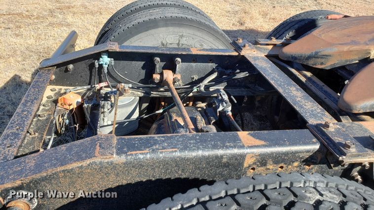 image for item DF7381 1989 International 9300 Eagle semi truck