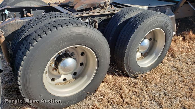 image for item DF7381 1989 International 9300 Eagle semi truck