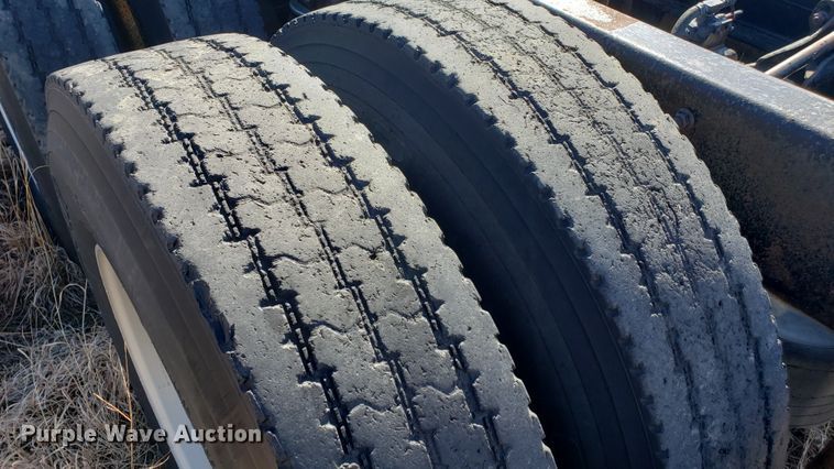 image for item DF7381 1989 International 9300 Eagle semi truck