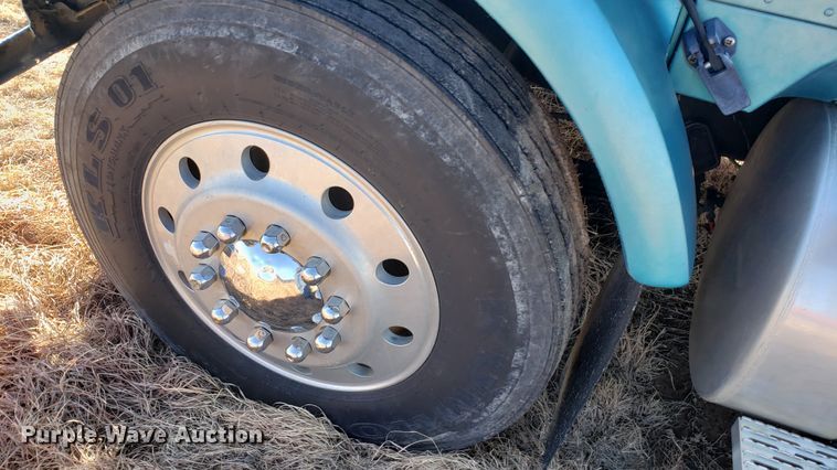 image for item DF7381 1989 International 9300 Eagle semi truck