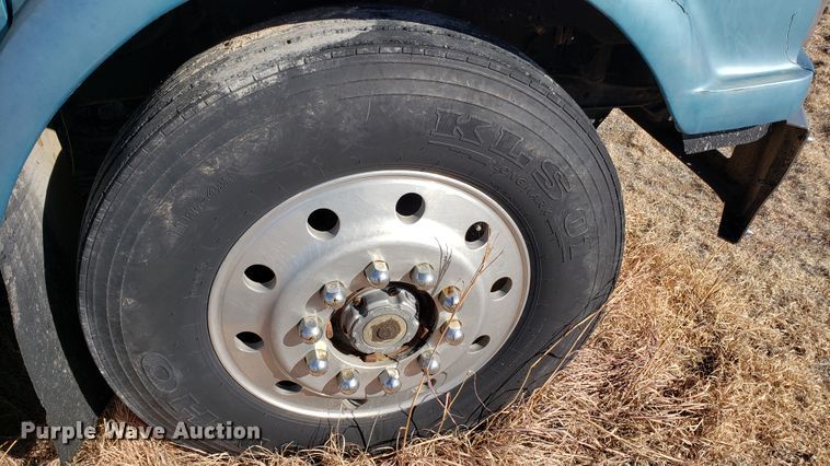 image for item DF7381 1989 International 9300 Eagle semi truck