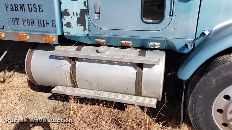 image for item DF7381 1989 International 9300 Eagle semi truck