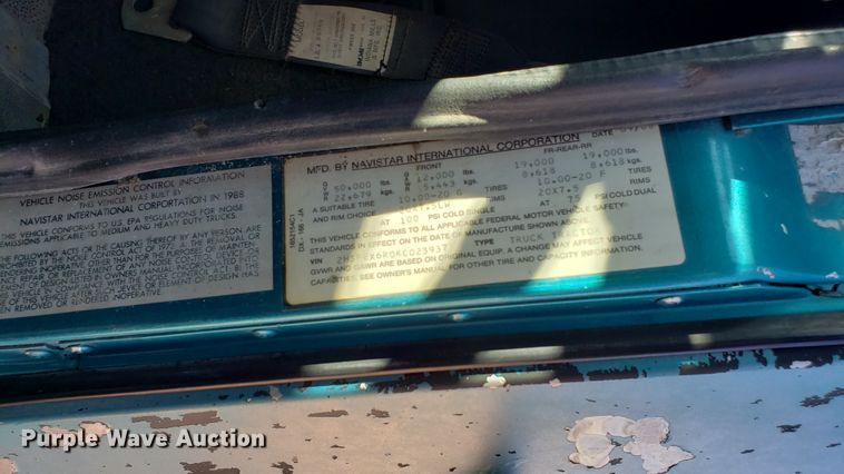 image for item DF7381 1989 International 9300 Eagle semi truck