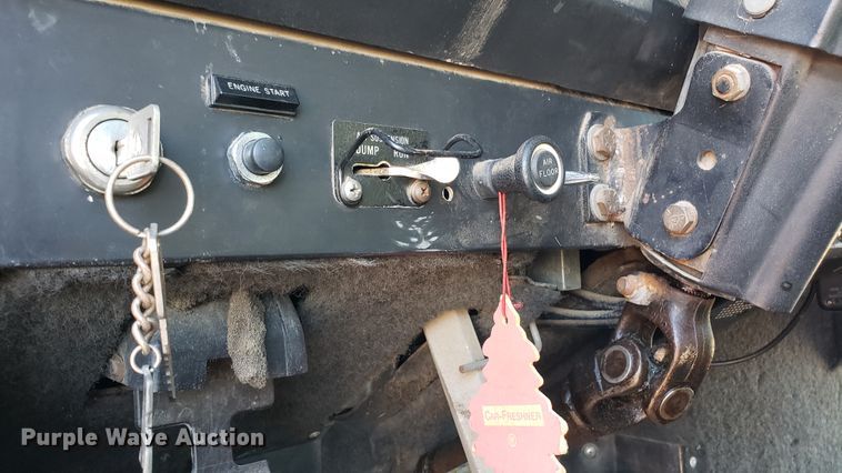 image for item DF7381 1989 International 9300 Eagle semi truck