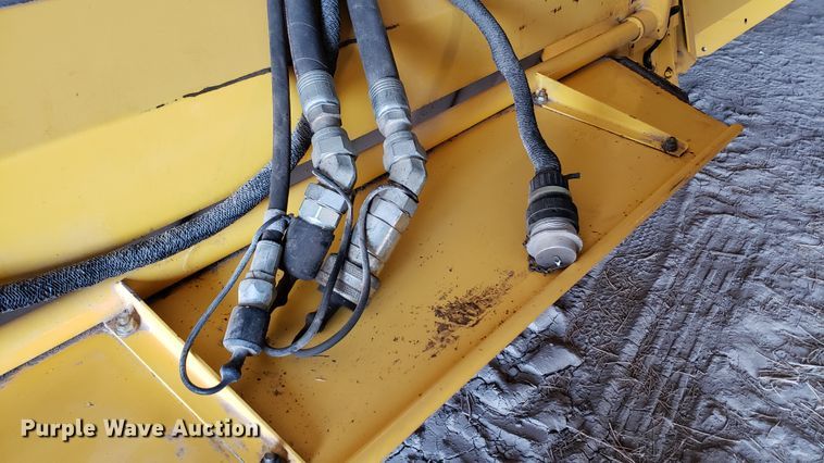 image for item DF7382 2011 New Holland 18HS Haybine double sickle windrower head