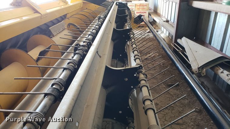 image for item DF7382 2011 New Holland 18HS Haybine double sickle windrower head