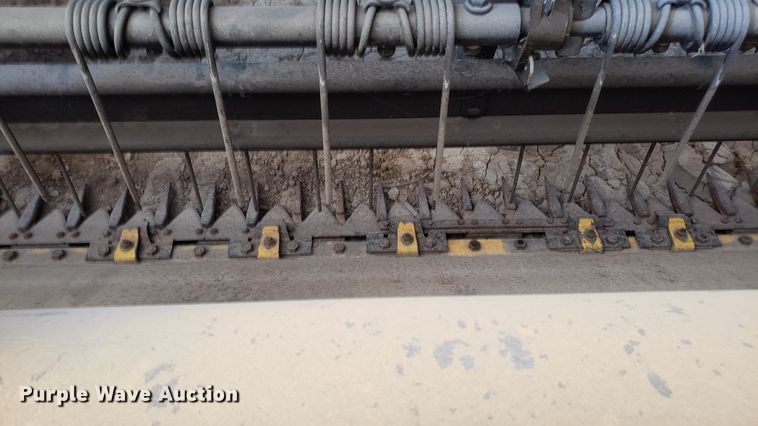 image for item DF7382 2011 New Holland 18HS Haybine double sickle windrower head