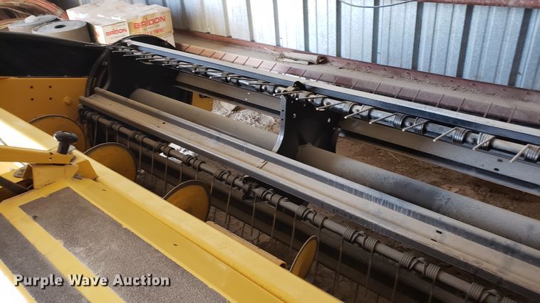 image for item DF7382 2011 New Holland 18HS Haybine double sickle windrower head