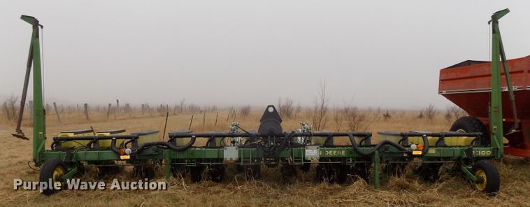 image for item DG2557 John Deere 7300 planter