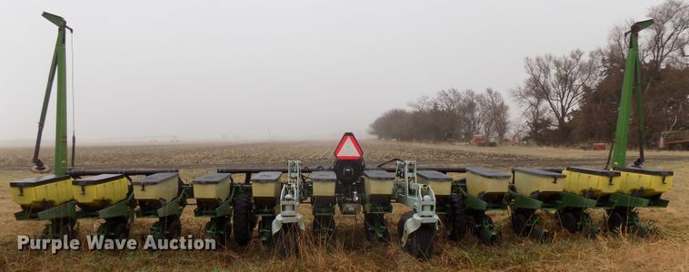 image for item DG2557 John Deere 7300 planter