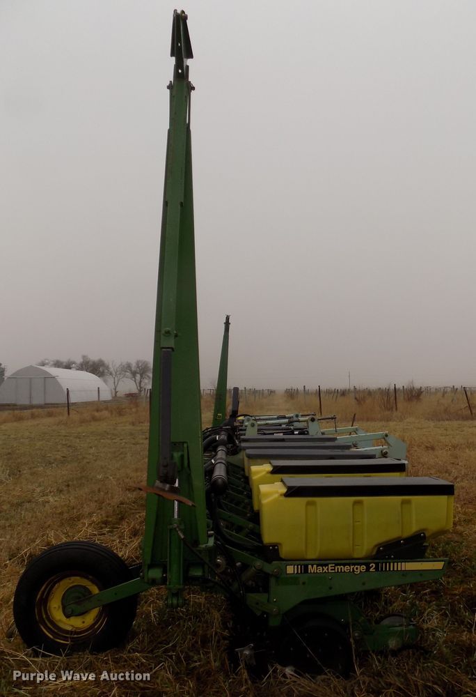 image for item DG2557 John Deere 7300 planter