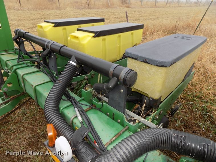 image for item DG2557 John Deere 7300 planter