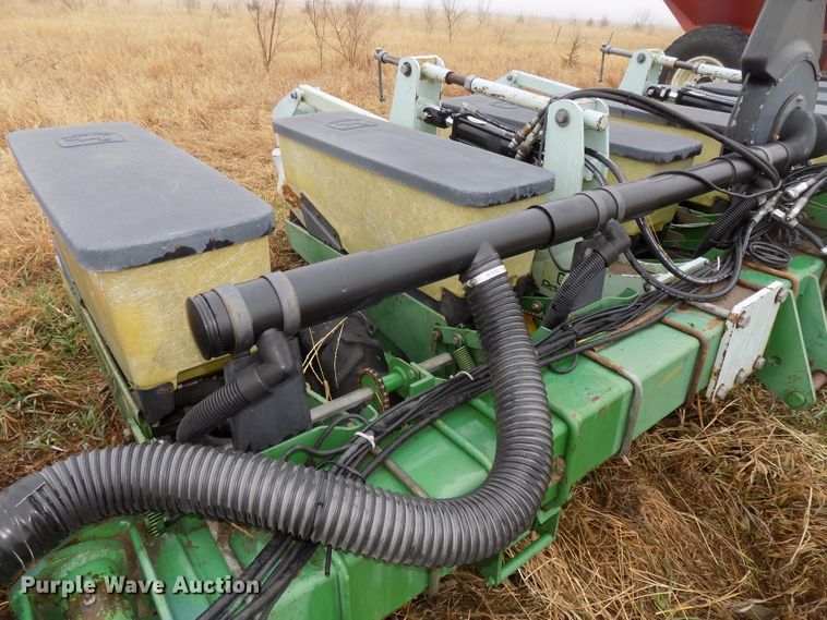 image for item DG2557 John Deere 7300 planter