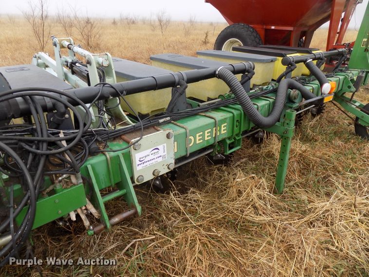 image for item DG2557 John Deere 7300 planter
