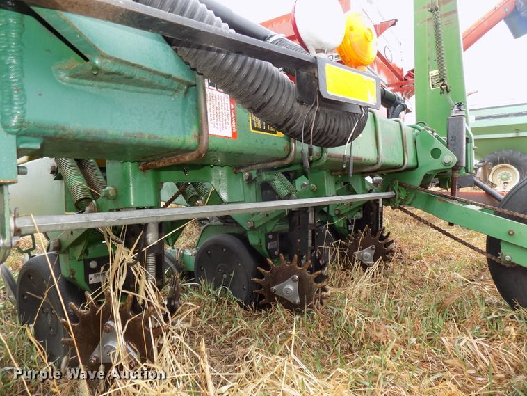 image for item DG2557 John Deere 7300 planter