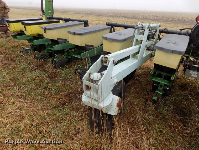 image for item DG2557 John Deere 7300 planter