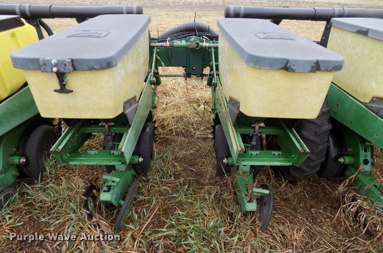 image for item DG2557 John Deere 7300 planter