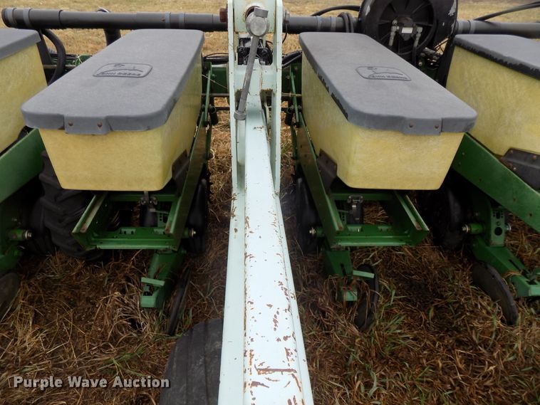 image for item DG2557 John Deere 7300 planter