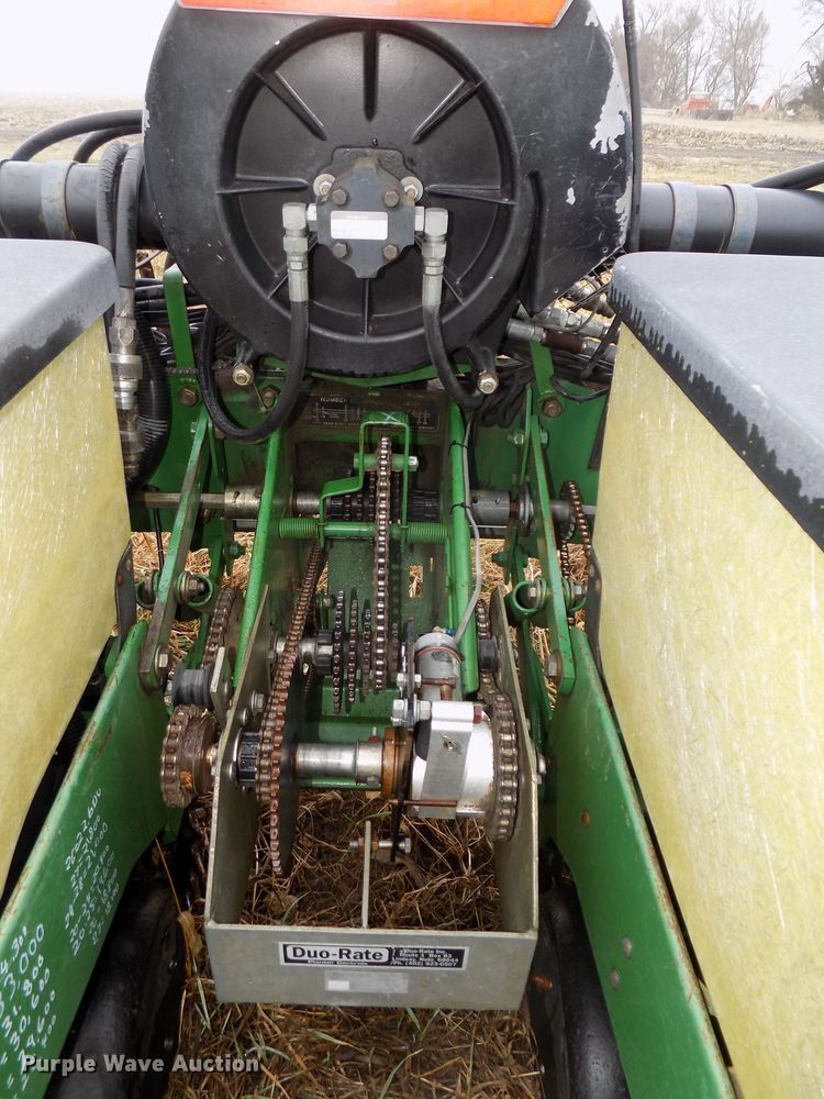 image for item DG2557 John Deere 7300 planter