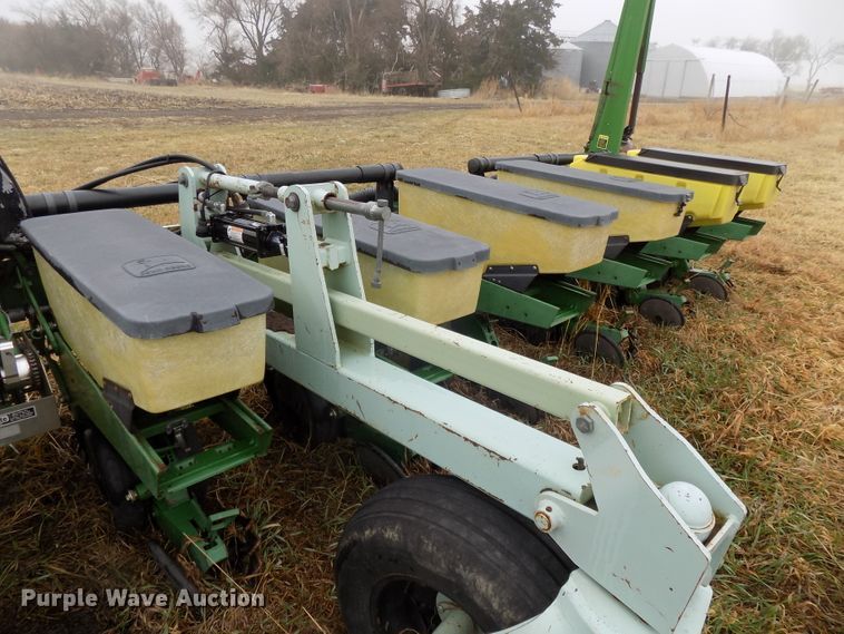 image for item DG2557 John Deere 7300 planter