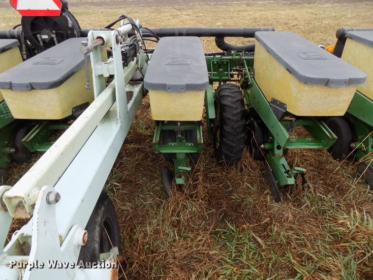 image for item DG2557 John Deere 7300 planter