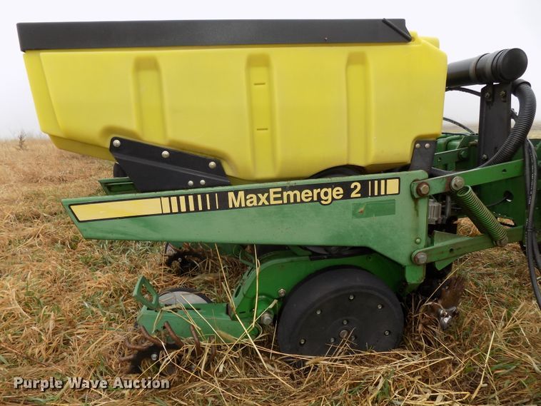 image for item DG2557 John Deere 7300 planter