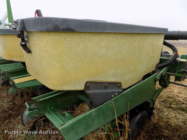 image for item DG2557 John Deere 7300 planter