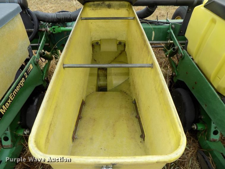 image for item DG2557 John Deere 7300 planter