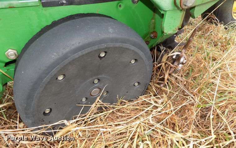 image for item DG2557 John Deere 7300 planter