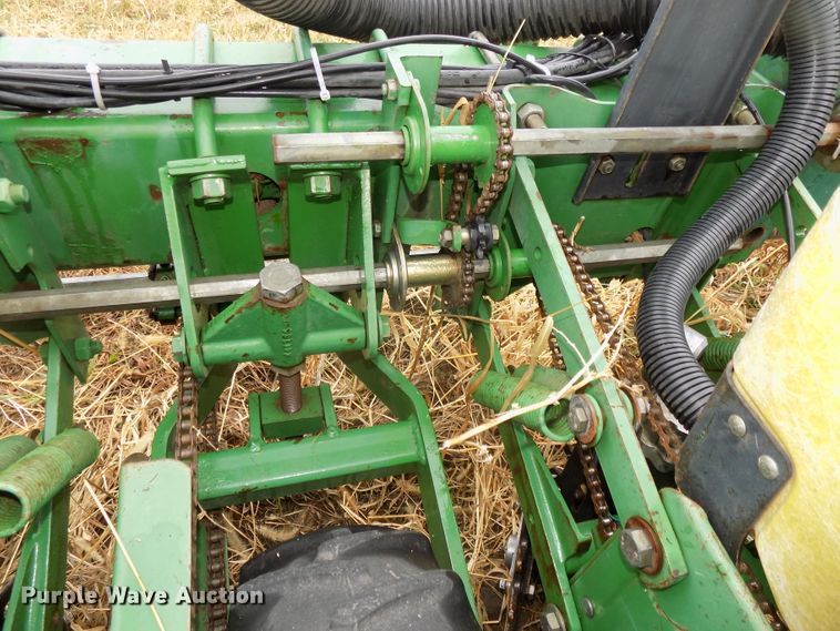image for item DG2557 John Deere 7300 planter