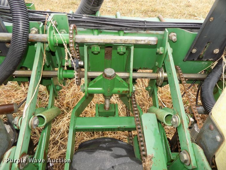 image for item DG2557 John Deere 7300 planter