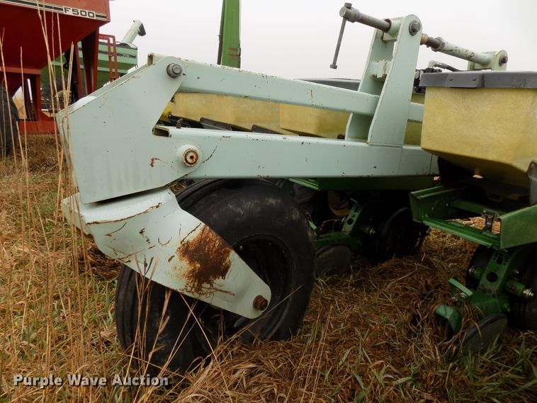 image for item DG2557 John Deere 7300 planter