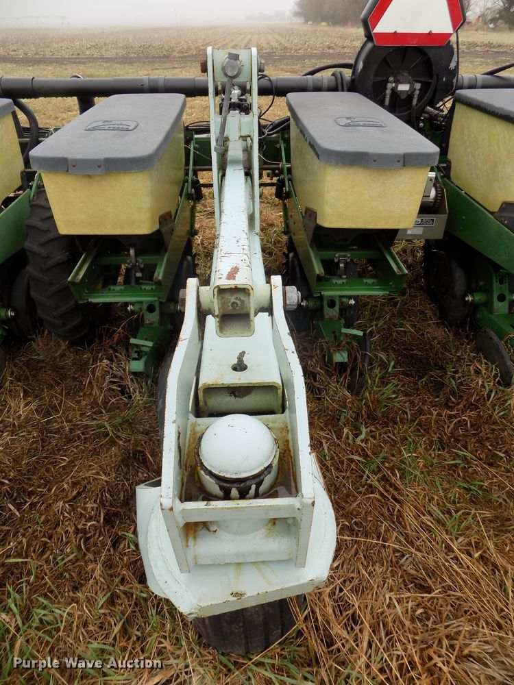 image for item DG2557 John Deere 7300 planter