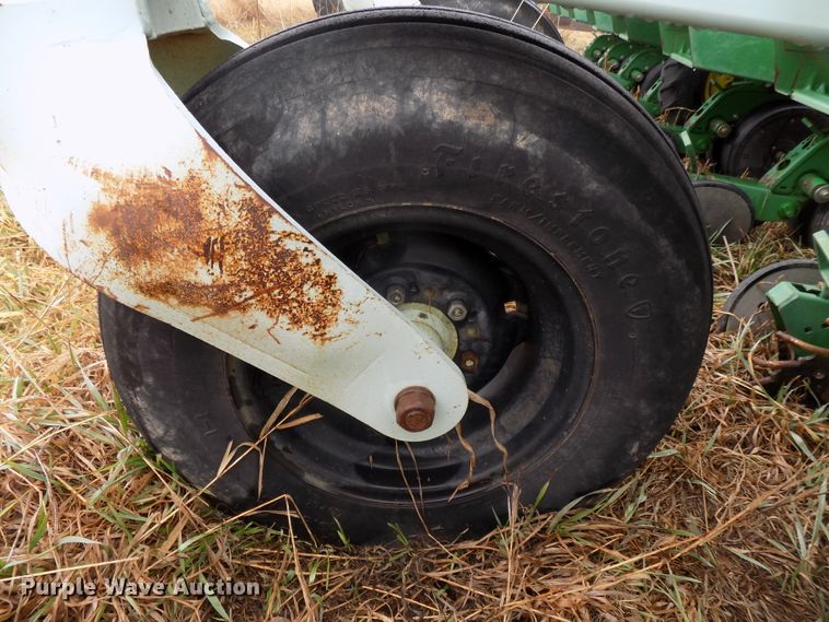 image for item DG2557 John Deere 7300 planter