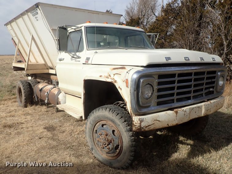 image for item DG3004 1974 Ford F600 feed mixer truck