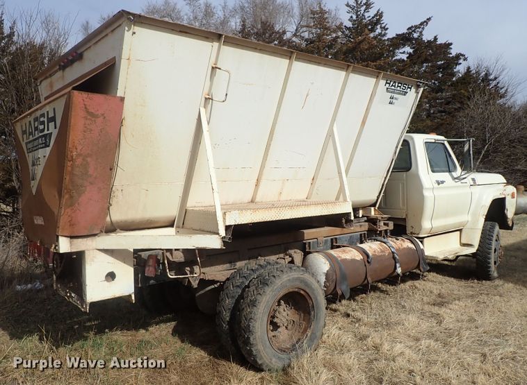 image for item DG3004 1974 Ford F600 feed mixer truck