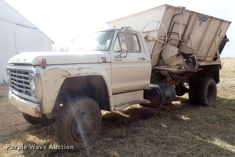 image for item DG3004 1974 Ford F600 feed mixer truck