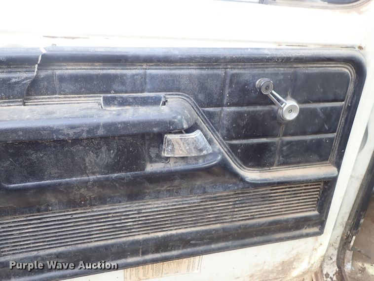 image for item DG3004 1974 Ford F600 feed mixer truck