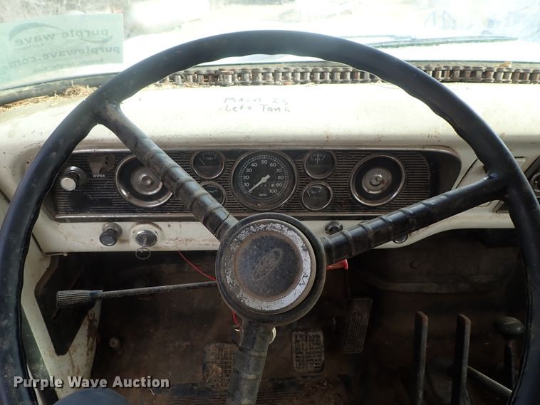 image for item DG3004 1974 Ford F600 feed mixer truck