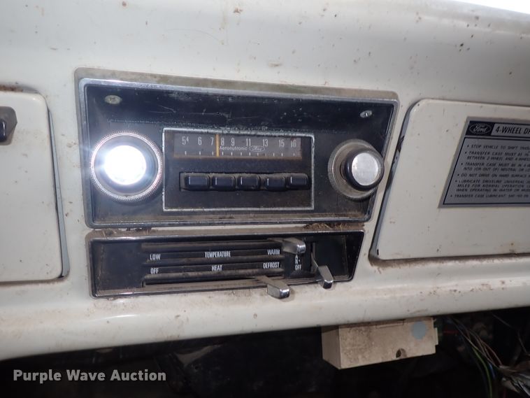 image for item DG3004 1974 Ford F600 feed mixer truck