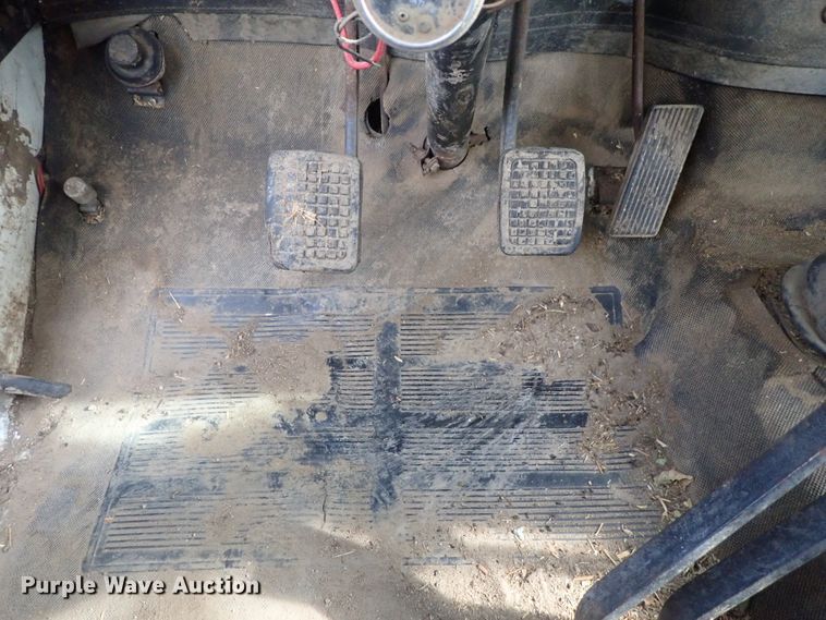 image for item DG3004 1974 Ford F600 feed mixer truck