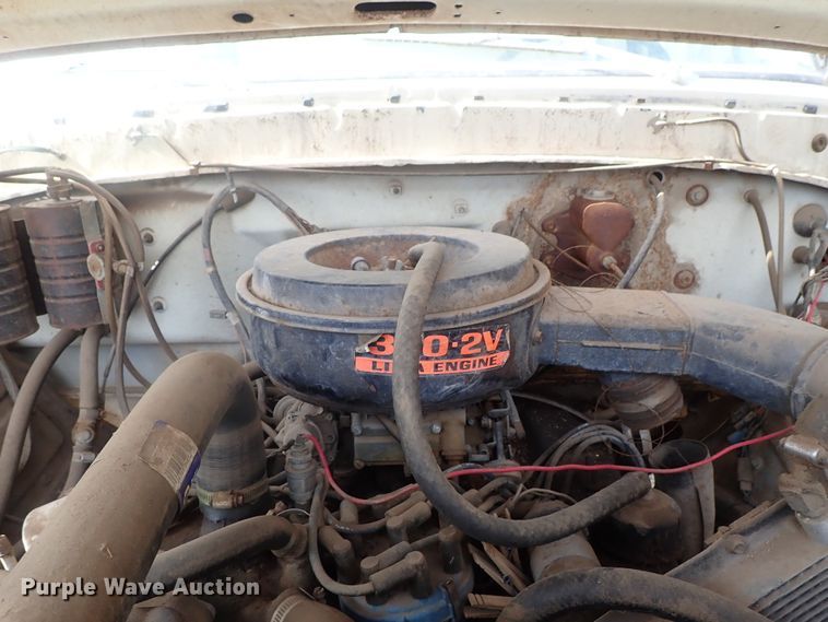 image for item DG3004 1974 Ford F600 feed mixer truck