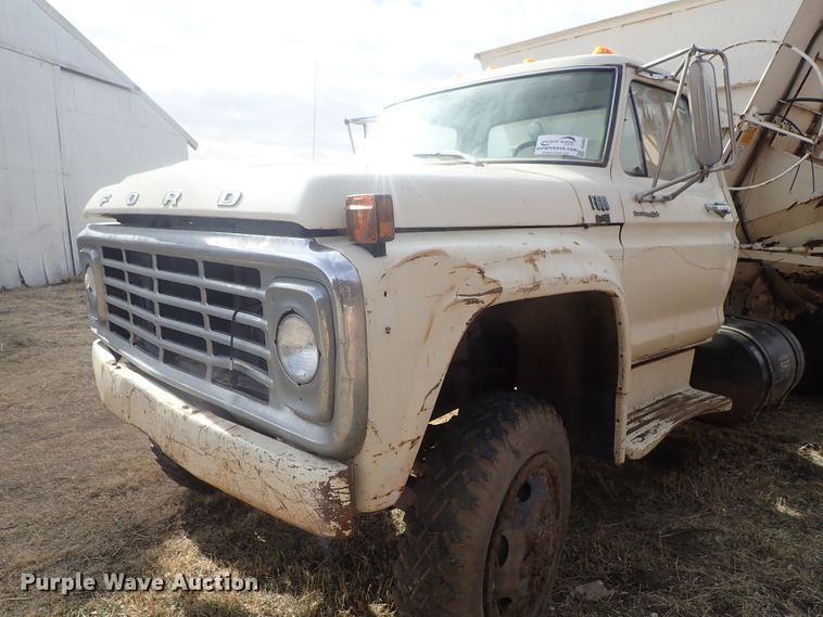 image for item DG3004 1974 Ford F600 feed mixer truck
