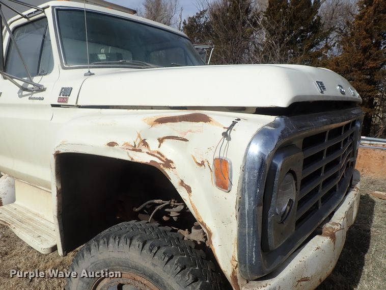 image for item DG3004 1974 Ford F600 feed mixer truck